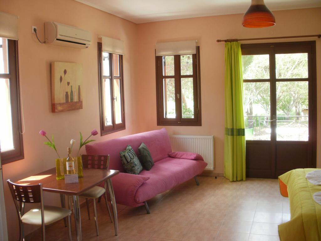 Gaea Gardens Studios & Villas ペトラ エクステリア 写真